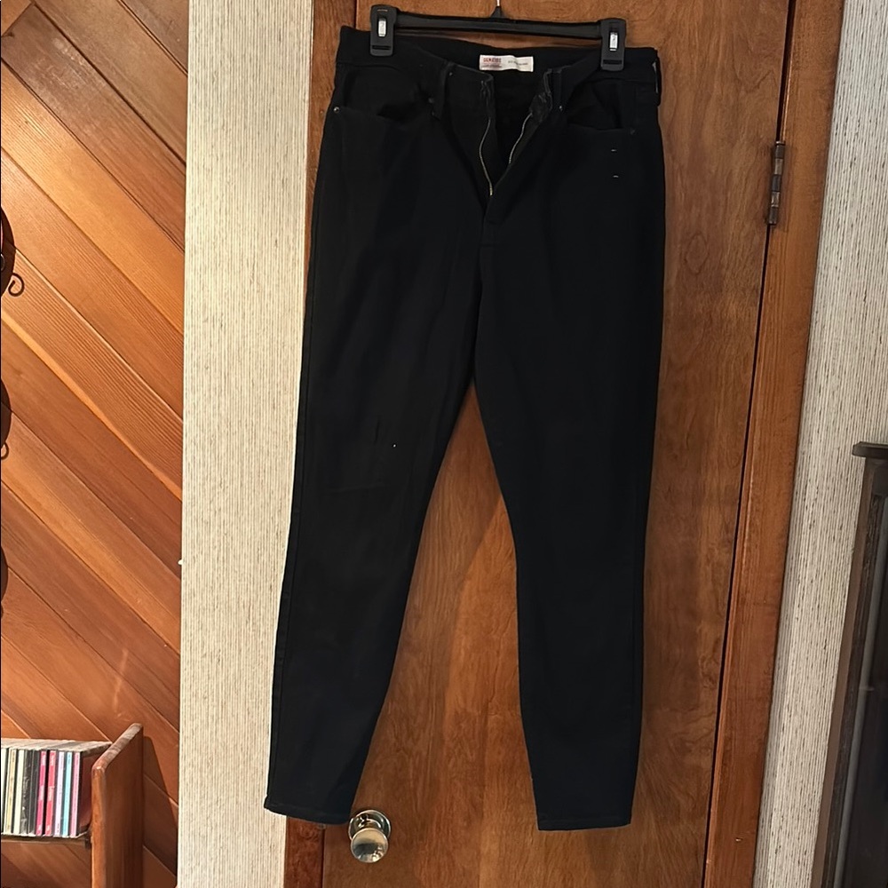 Levi’s “Signature” size 10 mid-rise skinny jeans